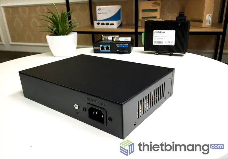 Switch FMC-4PGE1GE1GF, 4-Port Gigabit PoE Switch FMC-4PGE1GE1GF, 4-Port Gigabit PoE