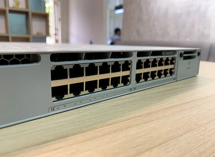 Switch Cisco C9300-24T-E Switch Cisco C9300-24T-E