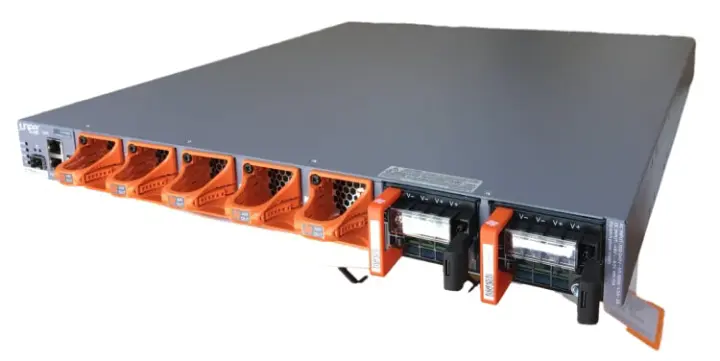 Mặt sau 2 bộ chuyển mạch EX3400-24t-dc