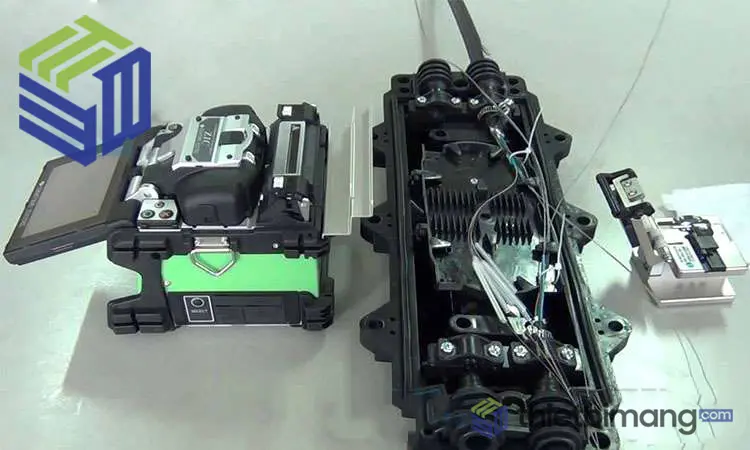 Hàn nối cáp quang bên trong măng xông quang Hàn nối cáp quang bên trong măng xông quang