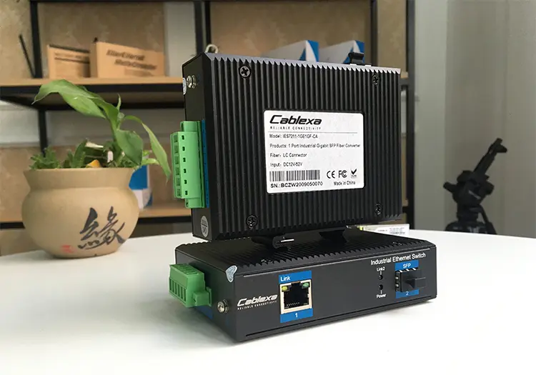 IES7211-1GE1GF-CA và IES7211-1PGE1GF-CA