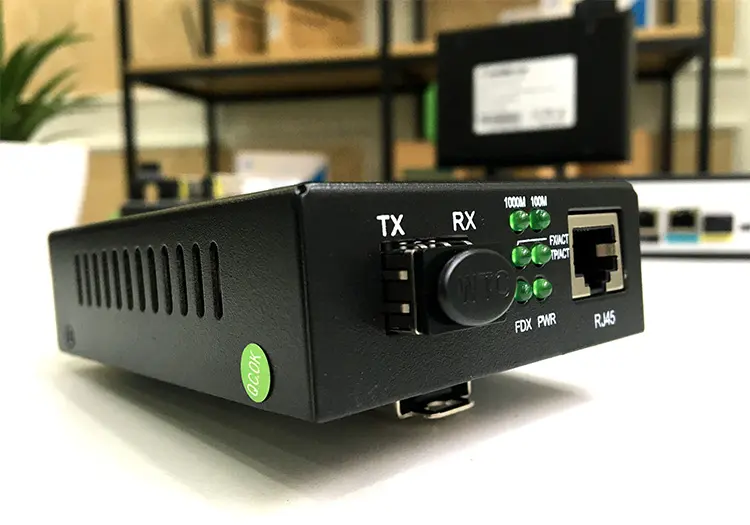 Converter quang 1 cổng FMC-100-GE-SFP-CA Converter quang 1 cổng FMC-100-GE-SFP-CA