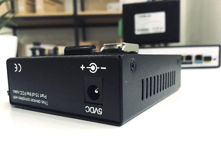 Converter quang 1 cổng FMC-100-GE-SFP-CA Converter quang 1 cổng FMC-100-GE-SFP-CA