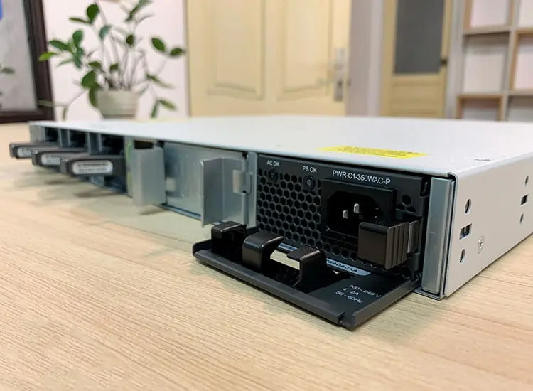 Switch Cisco C9300-24T-E Switch Cisco C9300-24T-E