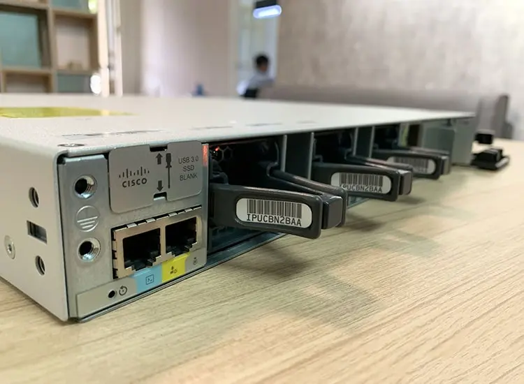 Switch Cisco C9300-24T-E Switch Cisco C9300-24T-E
