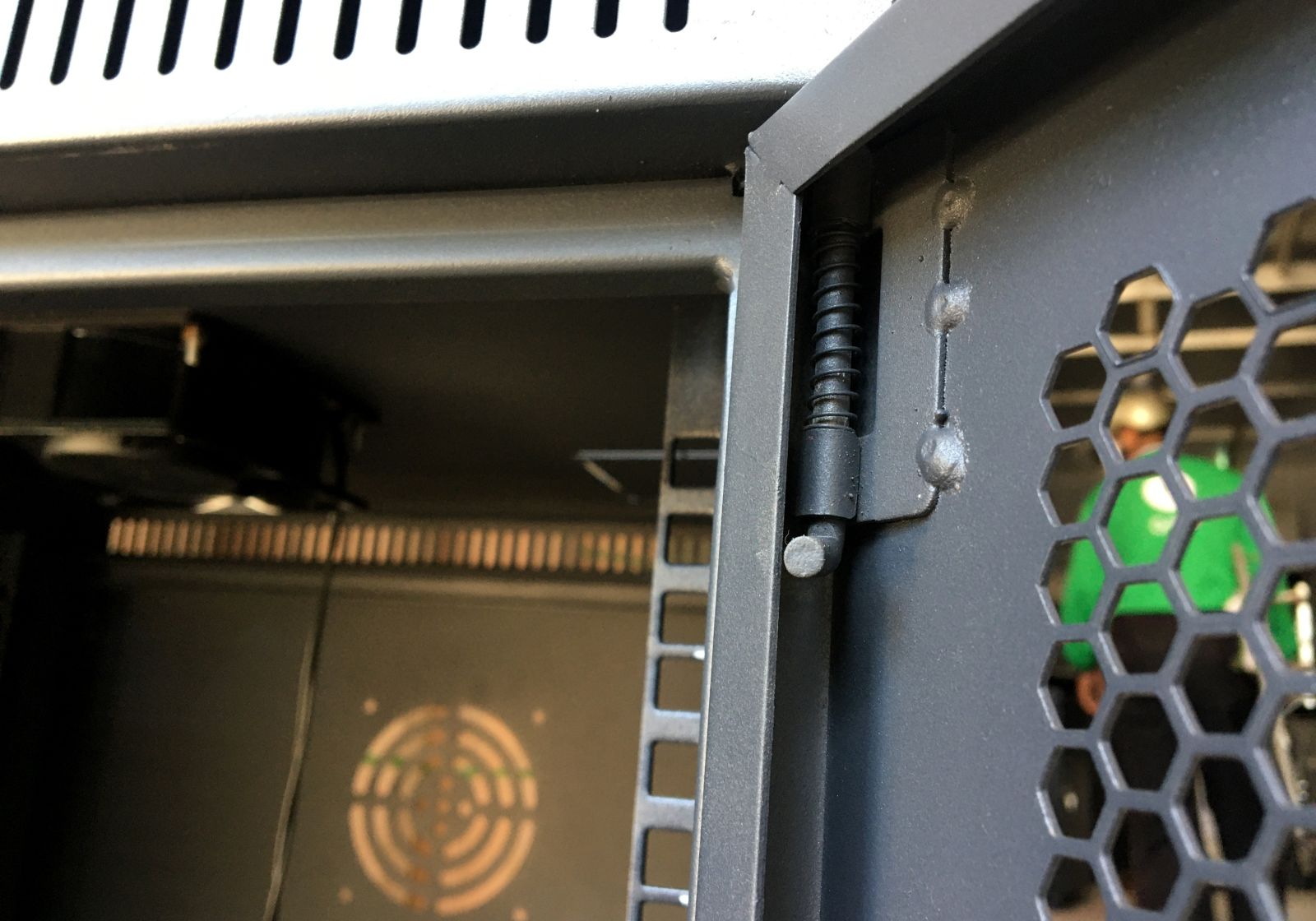 Cửa trước tủ rack 12U D600 Cửa trước tủ rack 12U D600