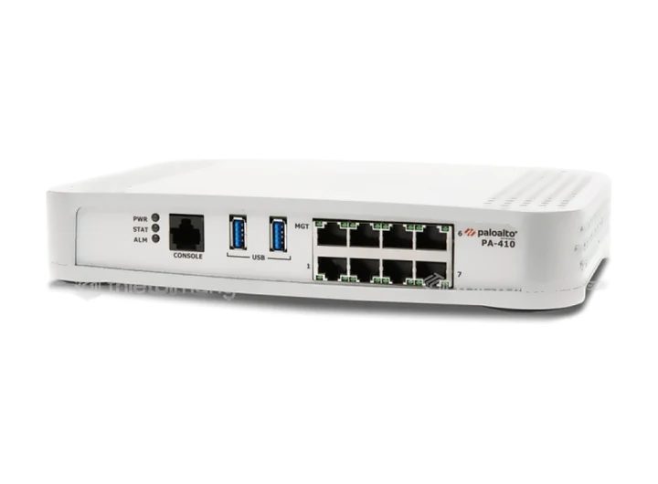 Palo Alto PA-410 đặt trên bàn làm việc, vỏ trắng không quạt, dãy 7 cổng RJ45 phía trước
